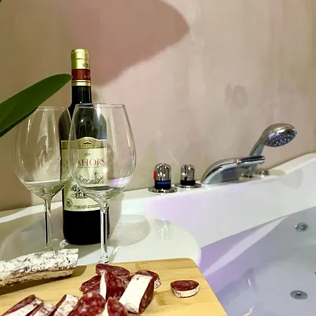 Evasion, Baignoire Balneo Apartment Nimes