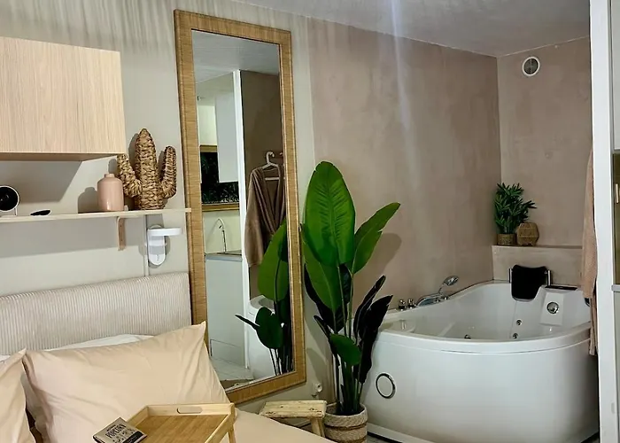 Evasion, Baignoire Balneo Lägenhet Nîmes